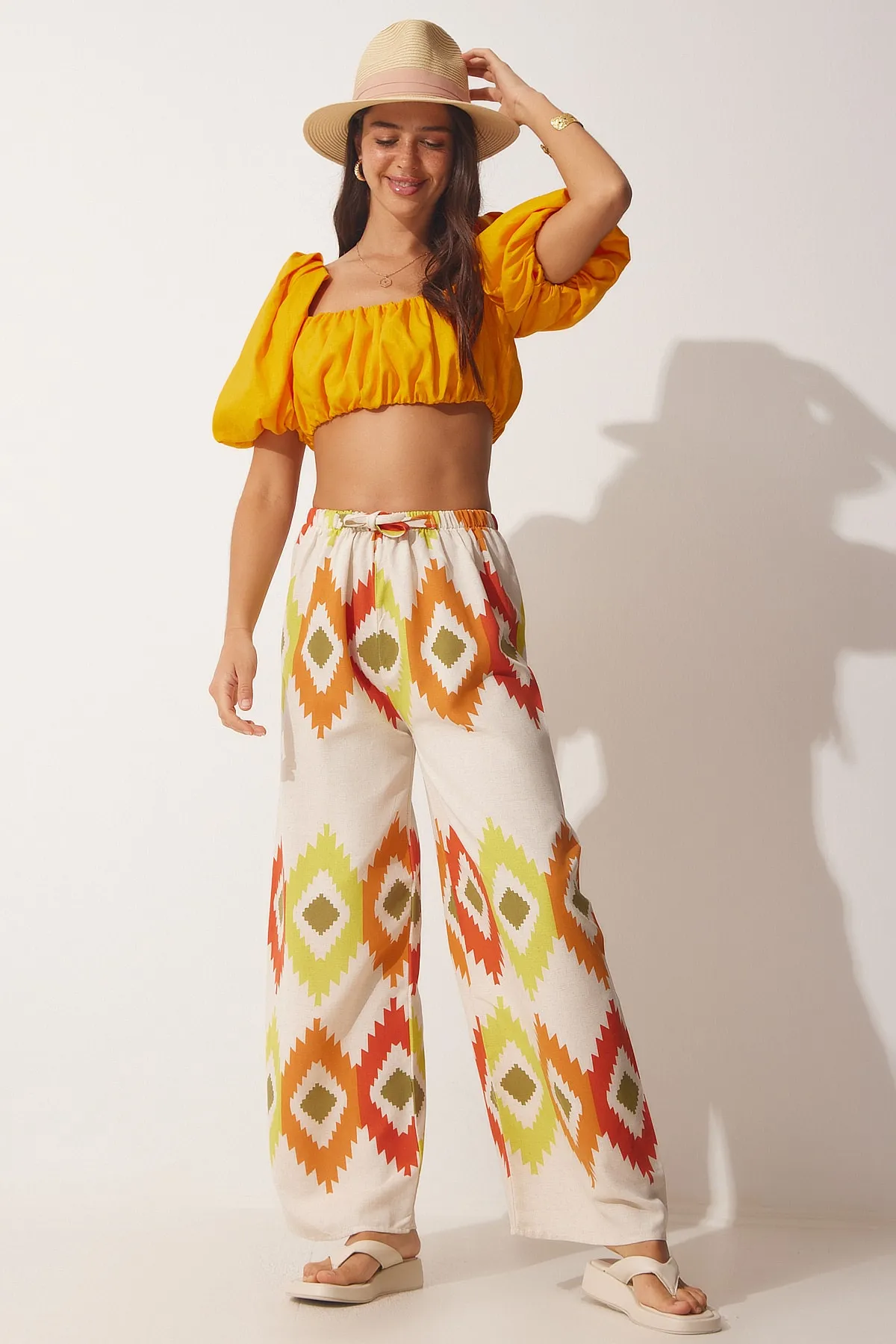 Happiness İstanbul  Damen-Palazzo-Hose aus Leinen mit Blumenmuster in Gelb und Creme BH00385