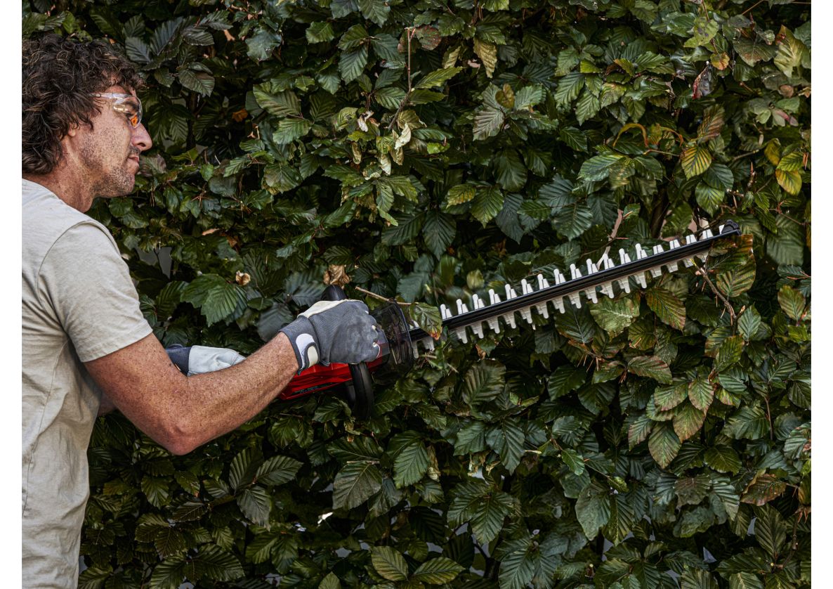 SKIL GH1E0440AA Nožnice na živý plot 55 cm 20 mm 20 V bezuhlíkové vrátane 2,0 Ah batérie a nabíjačky