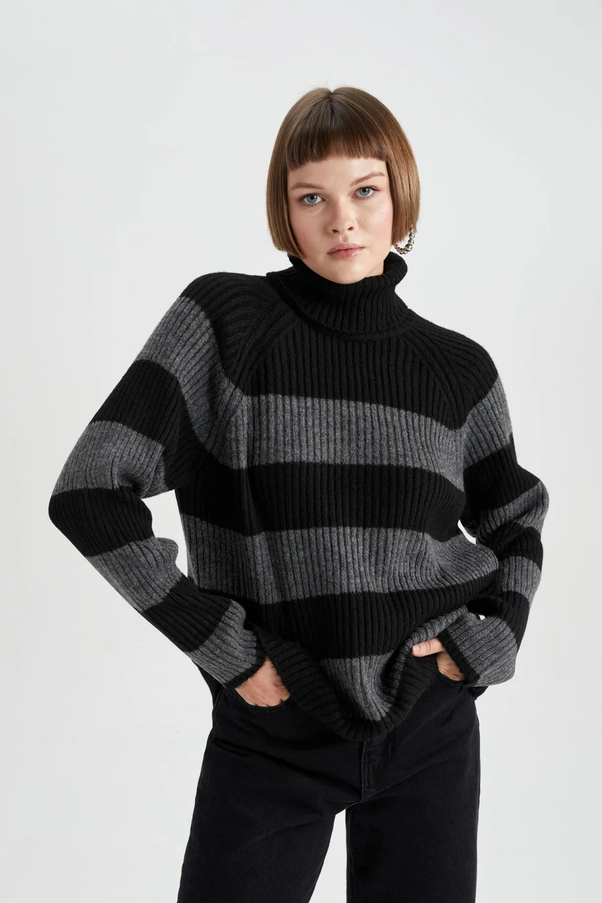 DeFacto  Gerippter Rollkragenpullover mit Oversize-Passform