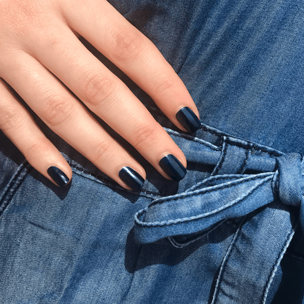Même Le vernis bleu Vernis