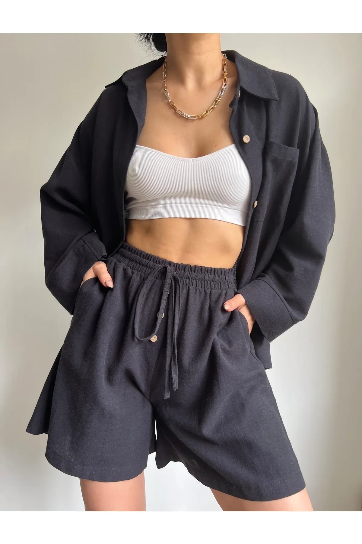 MAİ COLLECTİON  Schwarzes Leinen-Shorts-Set für Damen von Budva