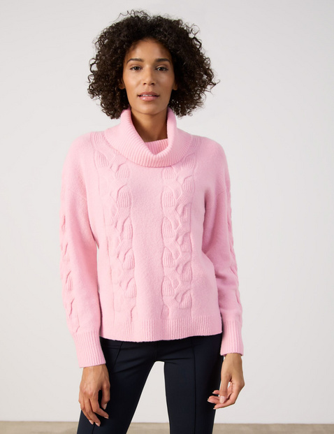 Strickpullover mit Zopfmuster