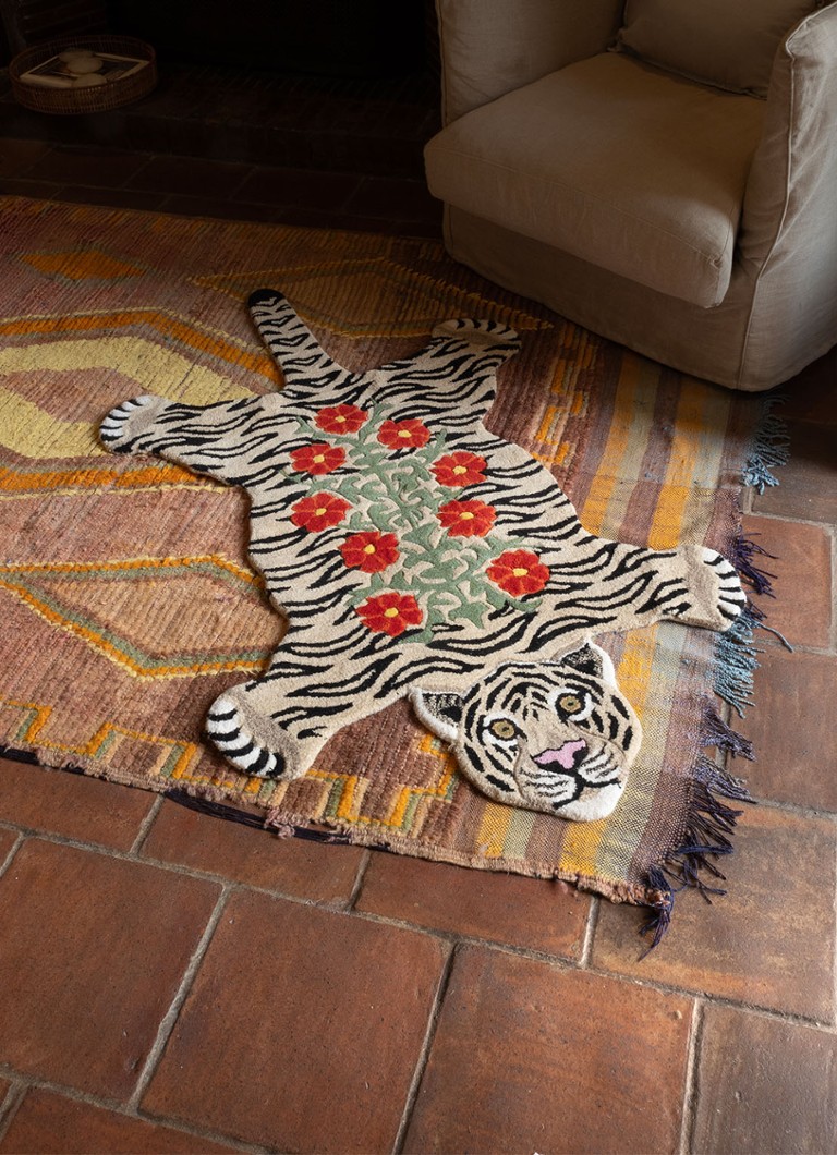 Doing Goods  Floral White Tiger Large vloerkleed 155 x 93 cm