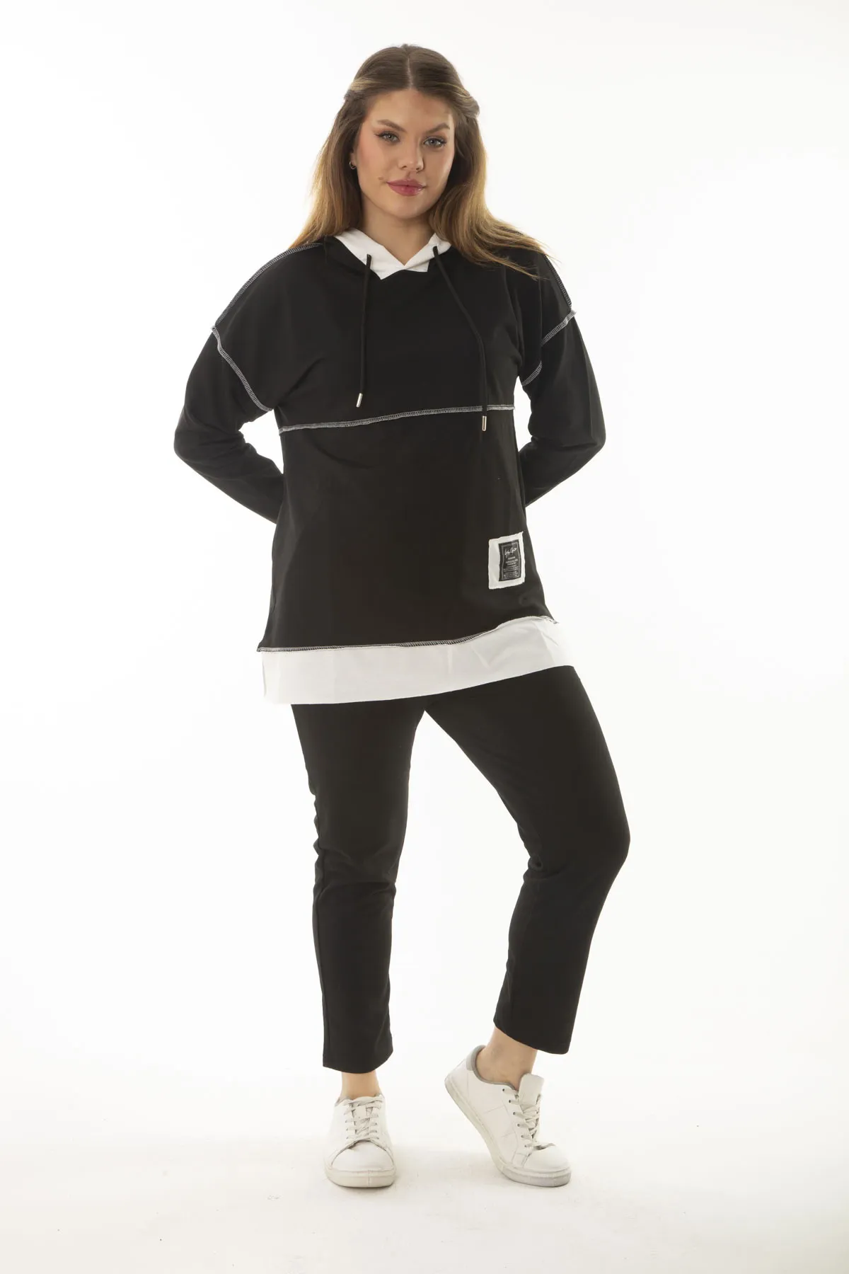 Şans  Großer schwarzer Garni- und Naht-Sweatshirt-Hosen-Doppelanzug für Damen in Schwarz, 65N37006