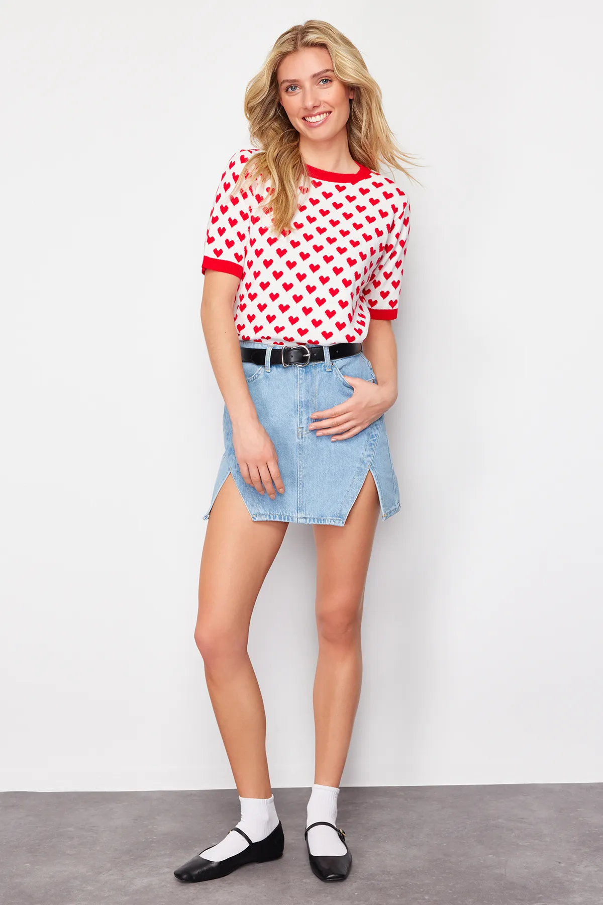 Trendyol Collection  Limited Edition Hellblauer Mini-Jeansrock mit Schlitz TWOSS23ET00347