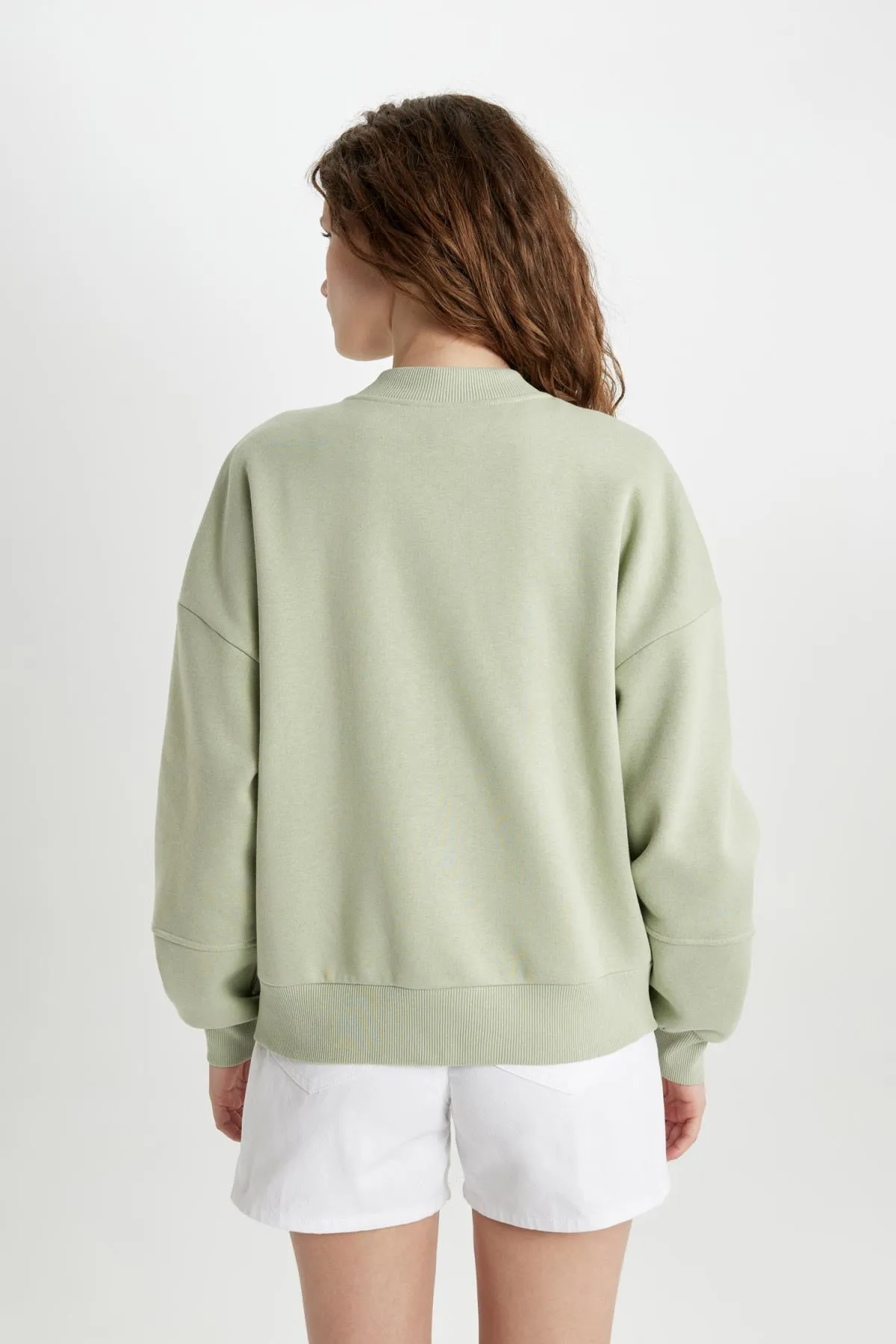 DeFacto  Oversize-Passform, College-Kragen, weicher, pelziger Bomber-Cardigan aus dickem Stoff C5233ax24sp