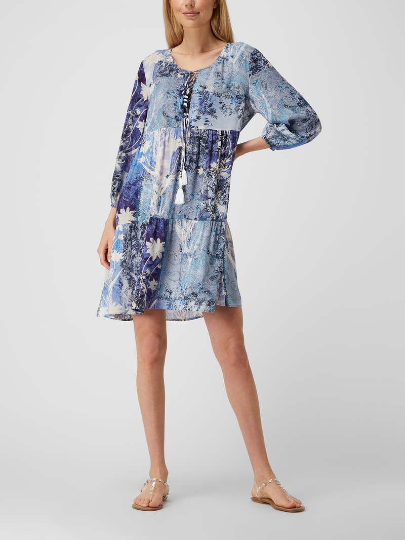Kleid mit floralem Muster in marineblau