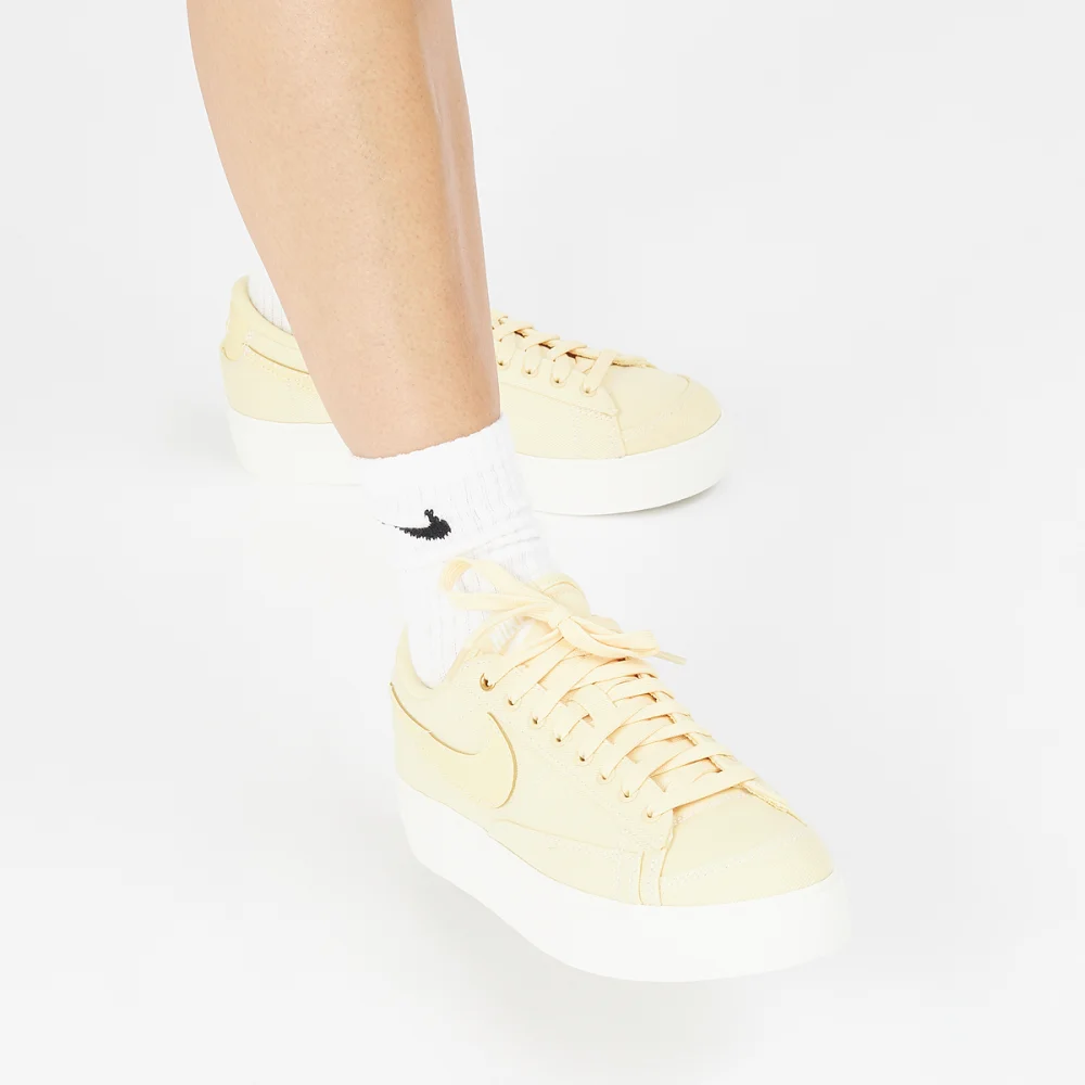 Nike Blazer Low Platform Canvas Cnvs DV7475-200 / braun