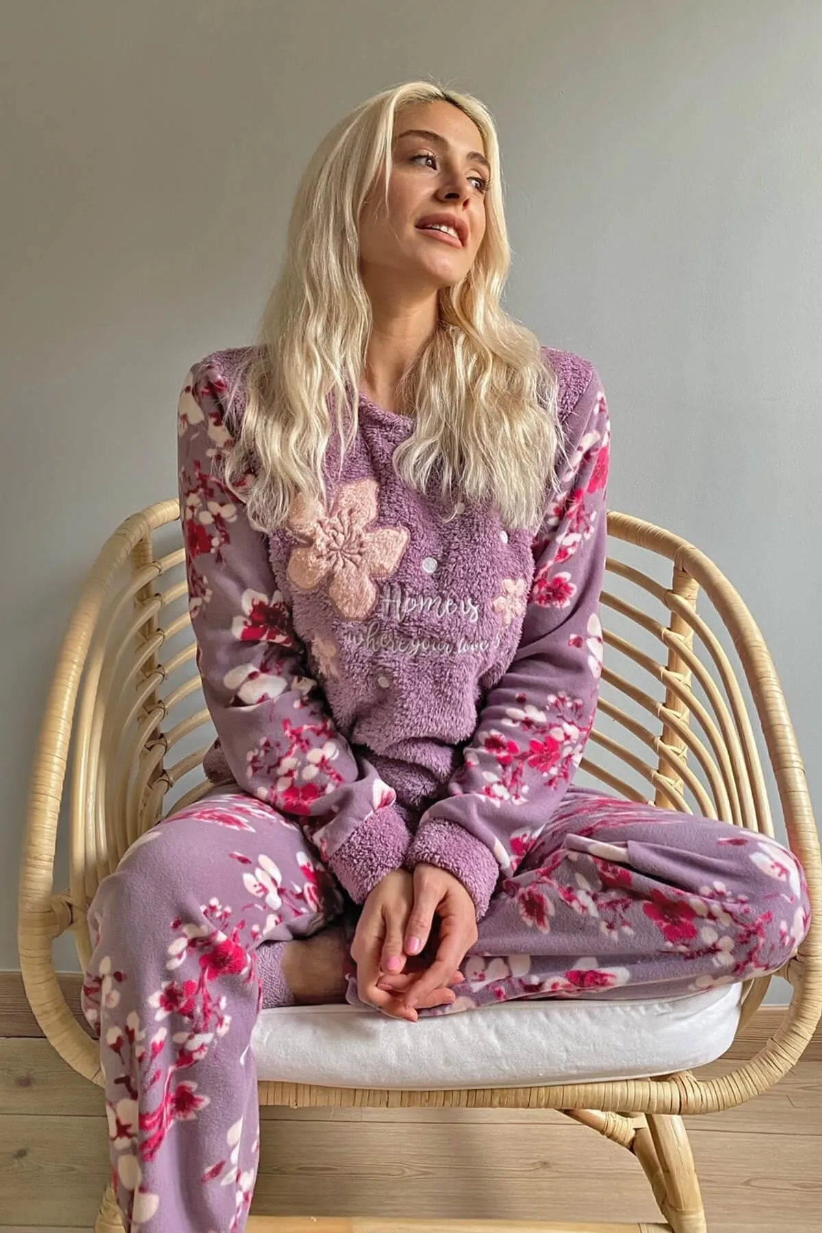 Pijamaevi  Damen-Pyjama-Set aus Plüsch mit Blattmuster in Lila