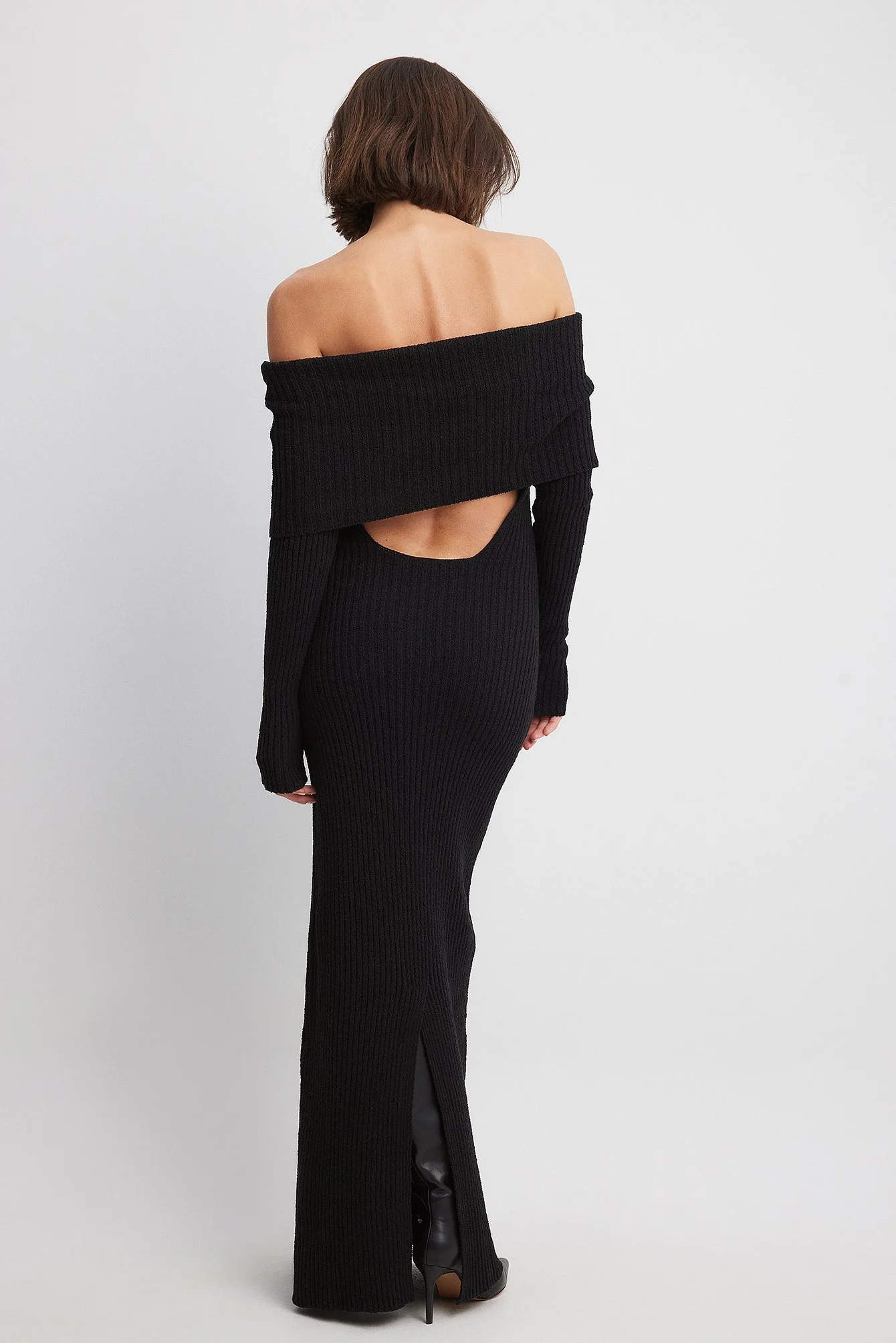 Schulterfreies Kleid mit offenem Rücken