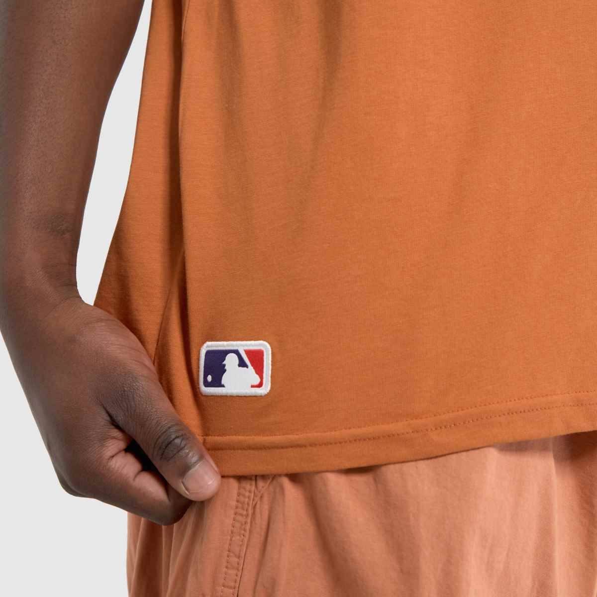 Narancssárga New Era League Essentials póló