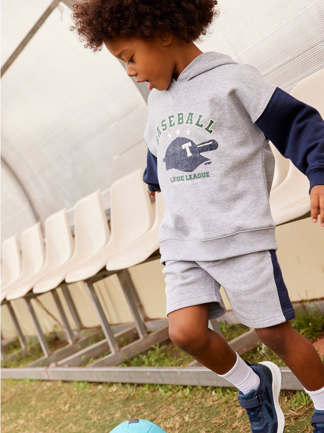 Sweat à capuche motif baseball manches contrastées garçon gris chiné moyen