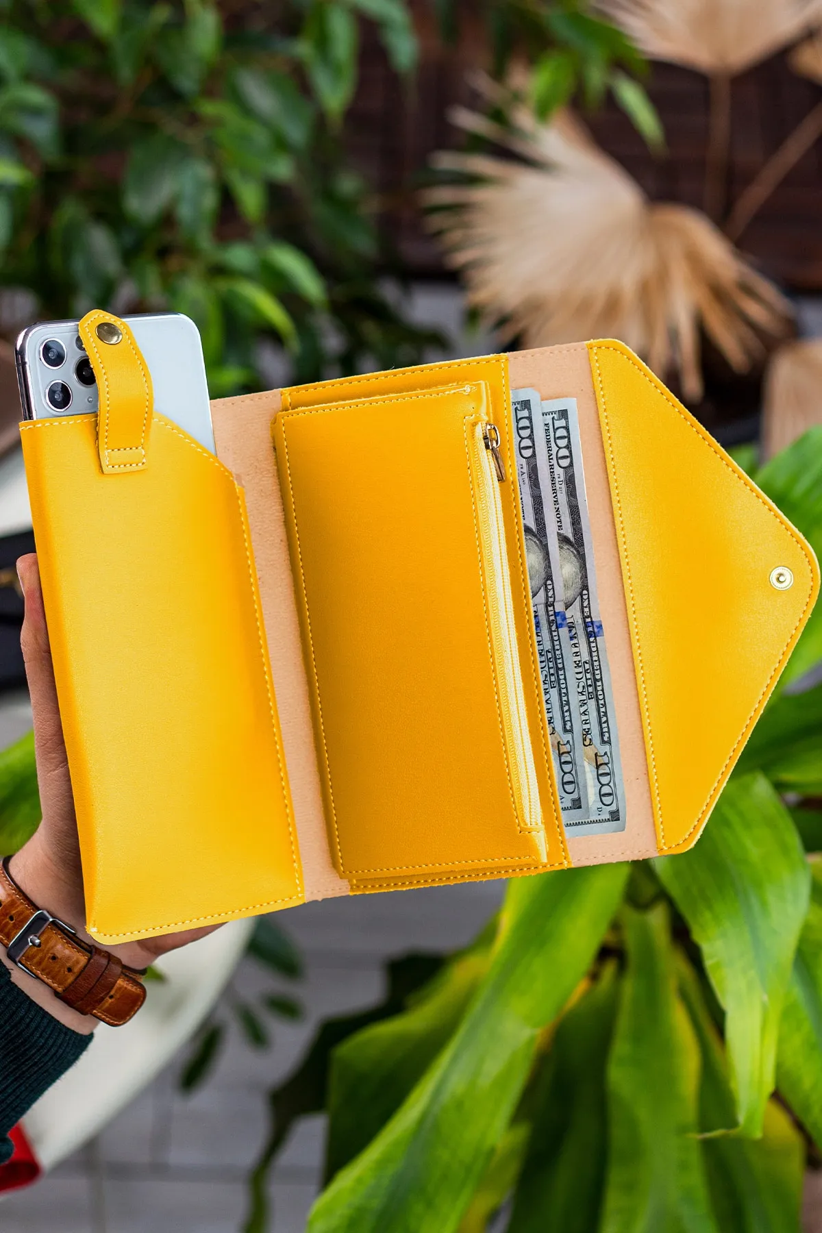 Garbalia  Gelbe Damenbrieftasche im Umschlagmodell mit Telefon- und Münzfächern