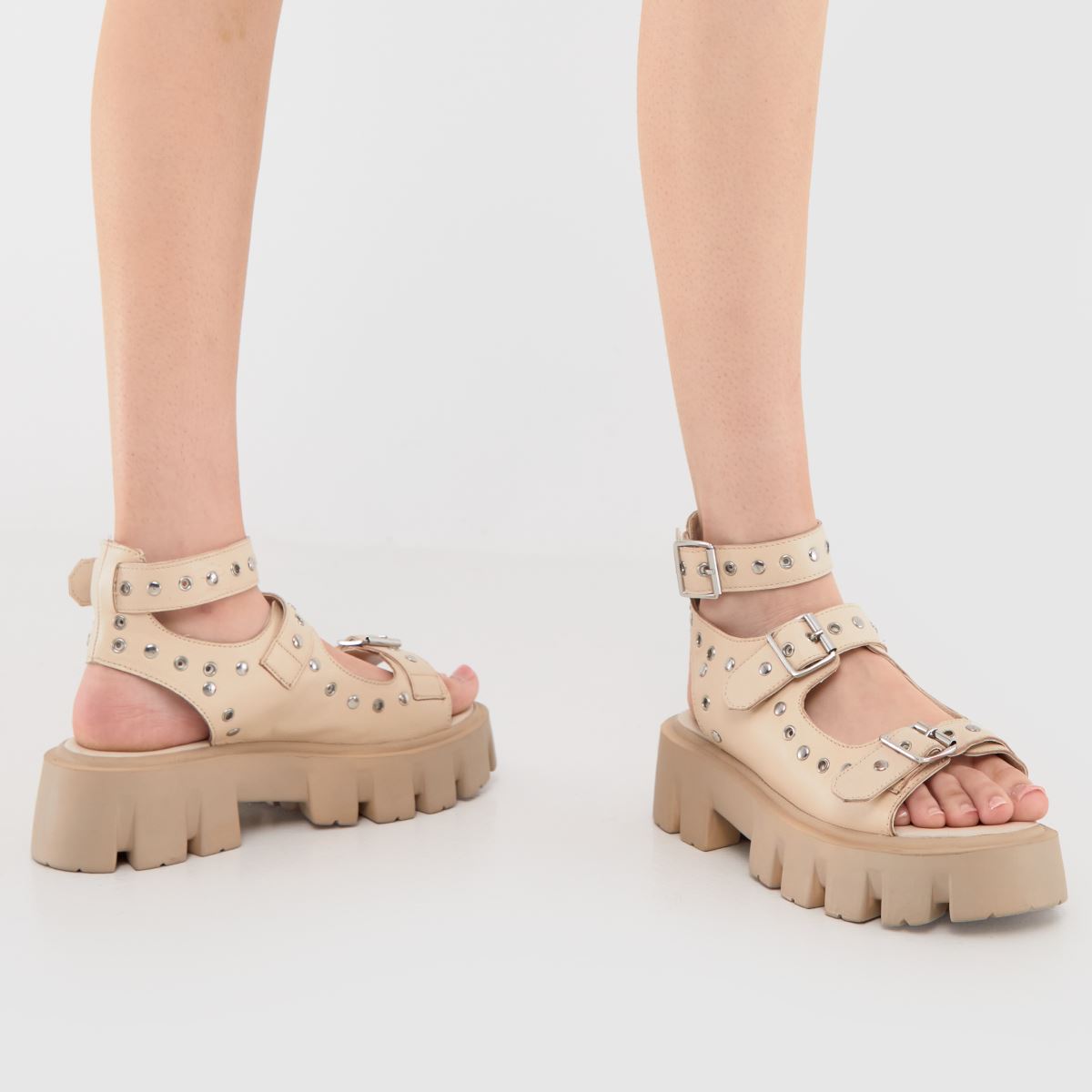 Sandale z debelim oprijemom Schuh Taren v naravni barvi