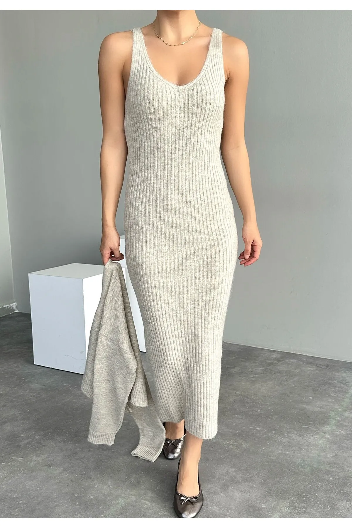 Laluvia  Hellbeiger, schnurgebundener Cardigan-Strickanzug