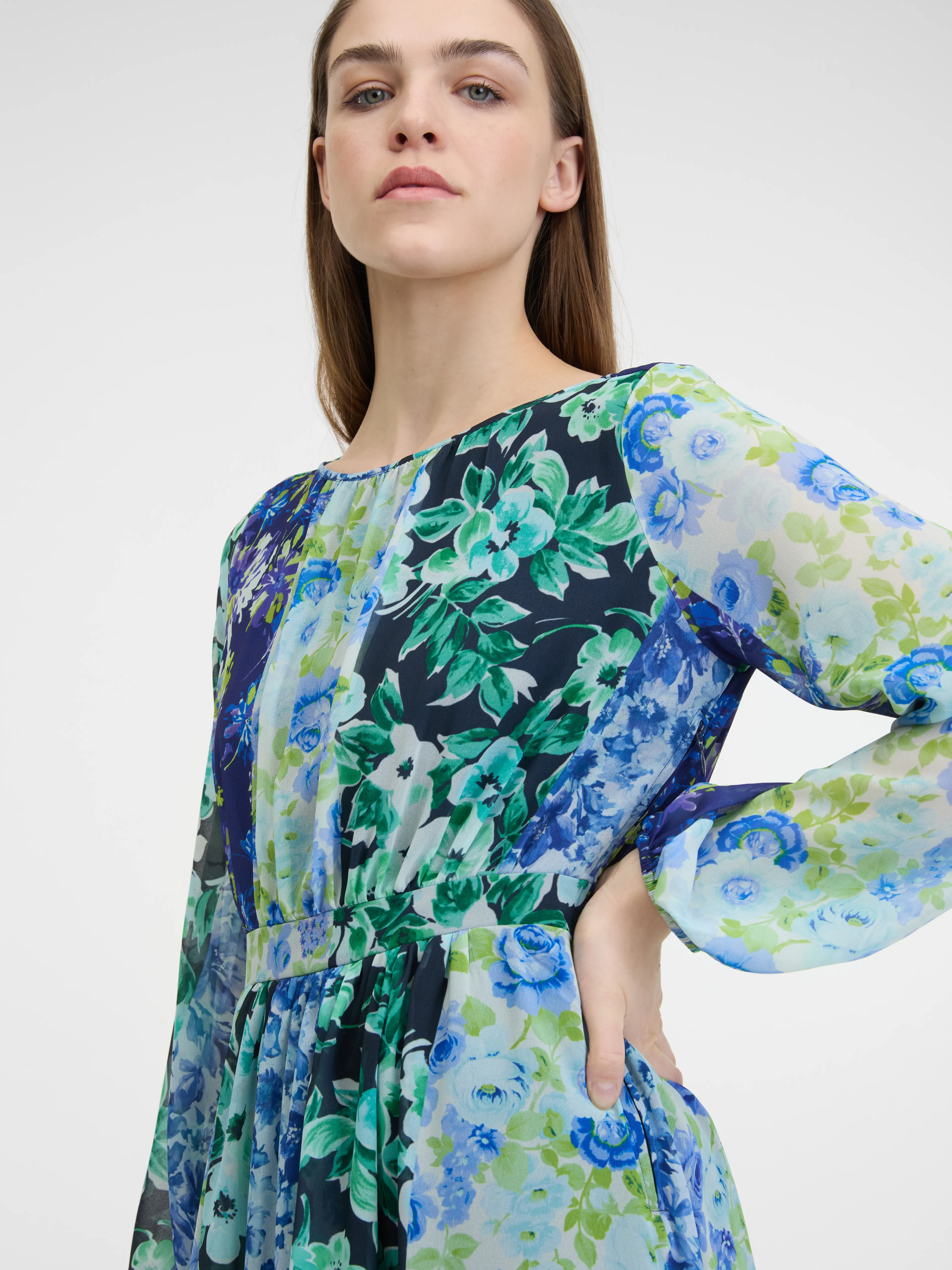 Blaues geblümtes Damenkleid ORSAY