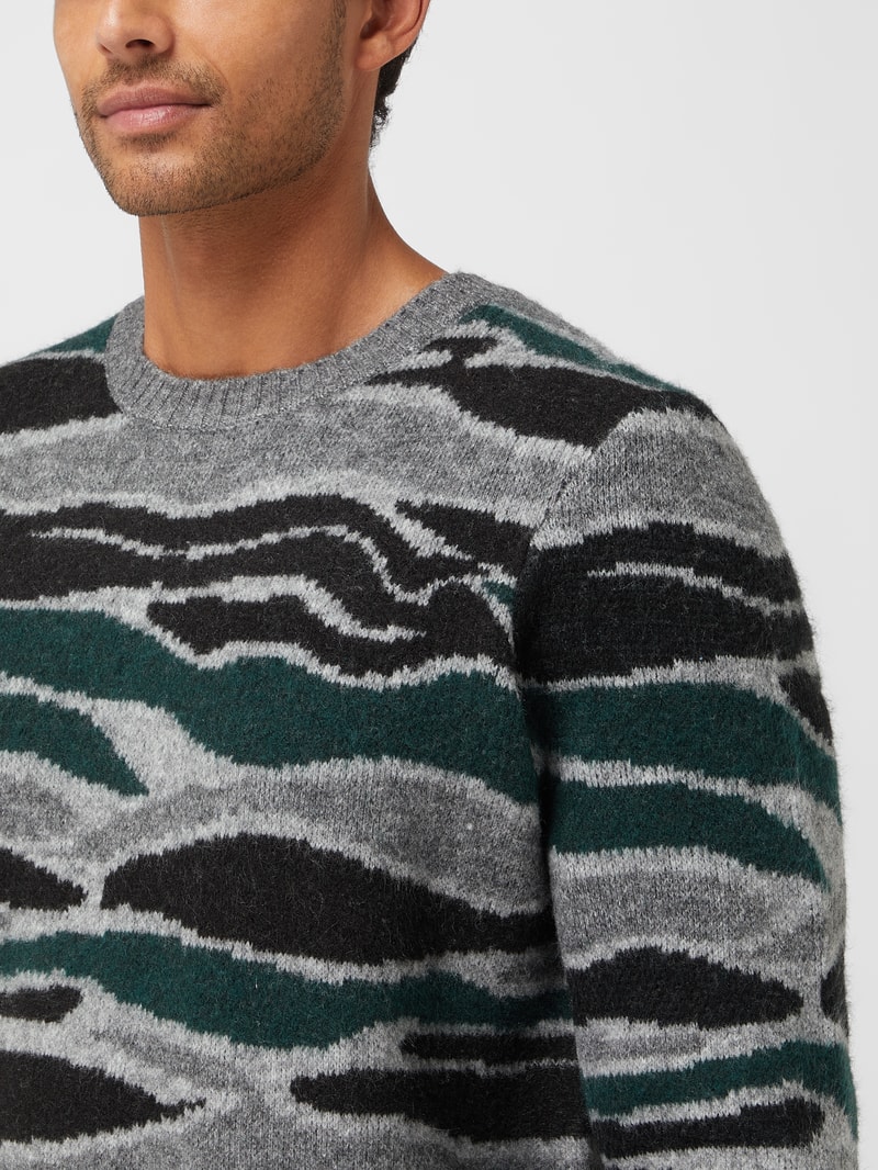 Pullover mit Allover-Muster in hellgrau meliert