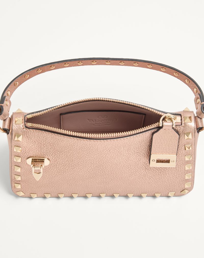 Bolsa de ombro pequena Valentino Garavani Rockstud em couro de bezerro granato laminado