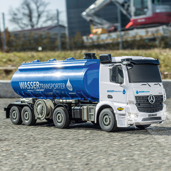 Ferngesteuerter Mercedes-Benz Wassertransporter, blau