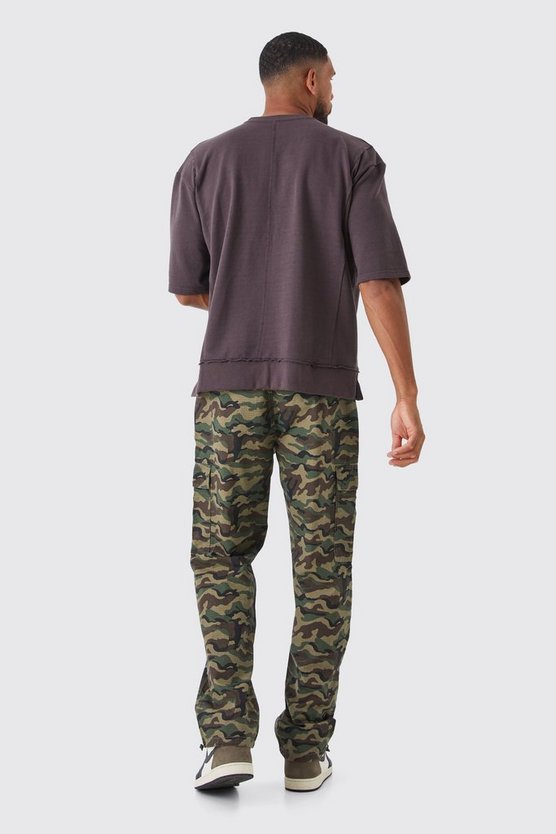 Tall lockere Camouflage Cargo-Hose mit Slogan-Print