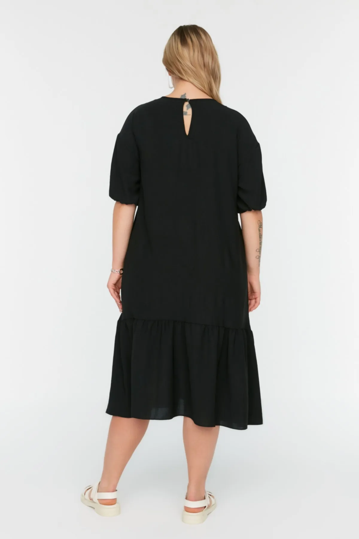 Trendyol Curve  Schwarzes bedrucktes gewebtes Kleid TBBSS22EL2123