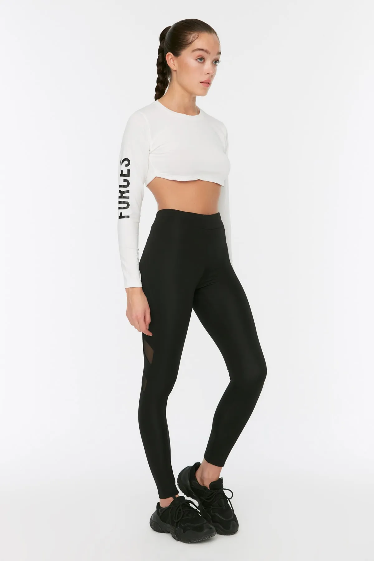 Trendyol Collection  Gestrickte Sport-Leggings in voller Länge aus schwarzem Tüll mit detaillierten Details TWOAW20TA0023