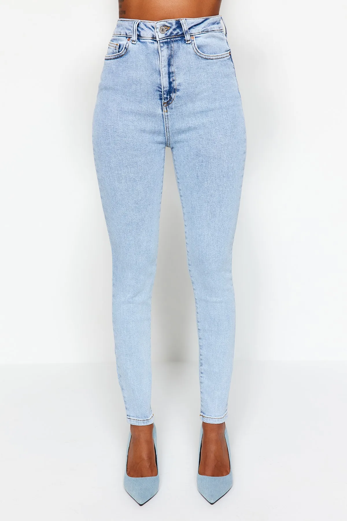 Trendyol Collection  Hellblaue Skinny Jeans mit hoher Taille TWOSS23JE00072