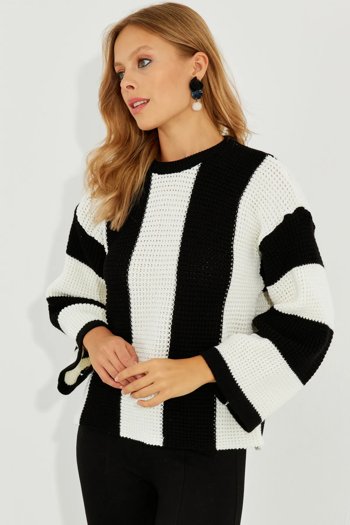 Cool & Sexy  Ecru-schwarz gestreifter Strickpullover für Damen SF2507