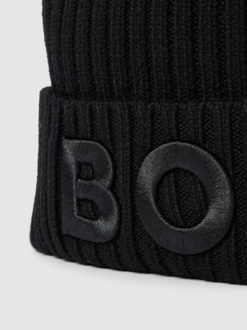 Beanie mit Label-Stitching Modell 'Lara' in schwarz