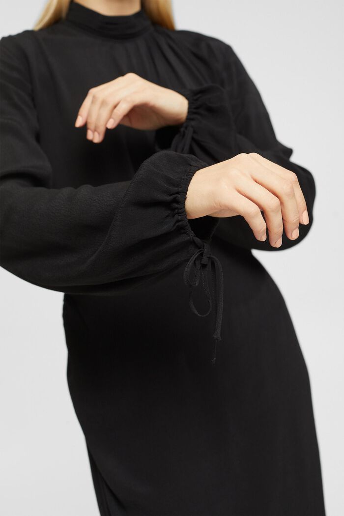 Kleid mit Stehkragen