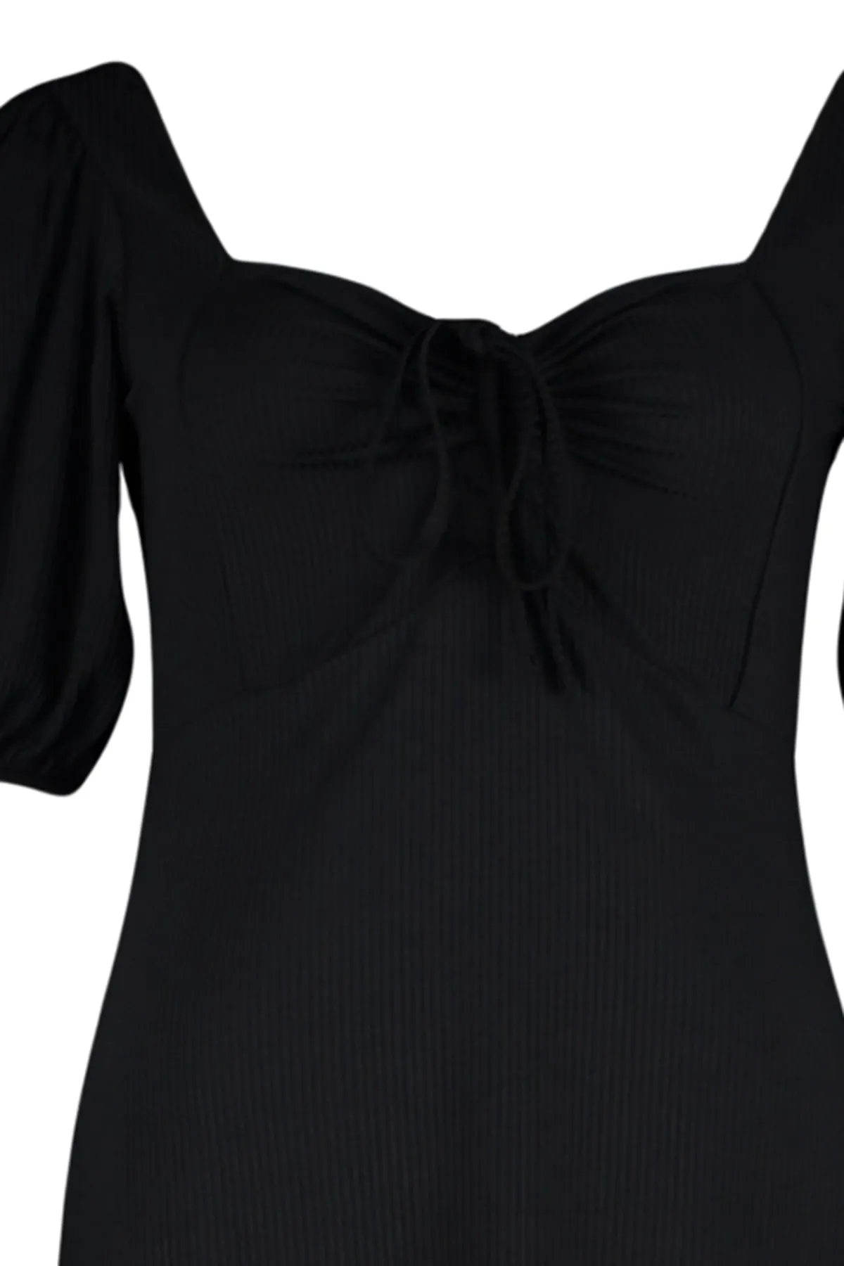 Trendyol Curve  Schwarzes Strickkleid mit Herzkragen TBBSS23AH00118