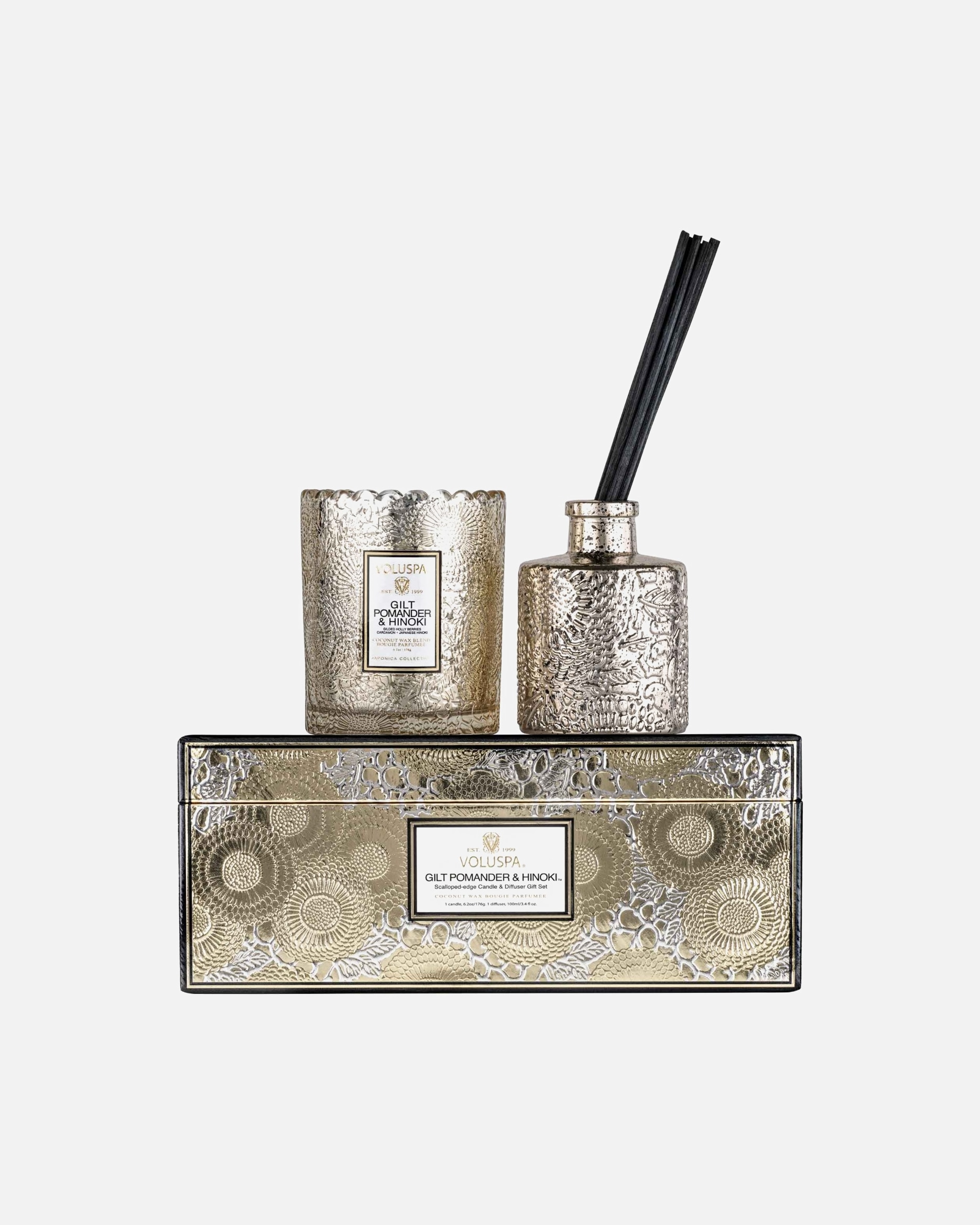 VOLUSPA Sveča Gilt Pomander Hinoki z nazobčanim vzorcem + difuzor
