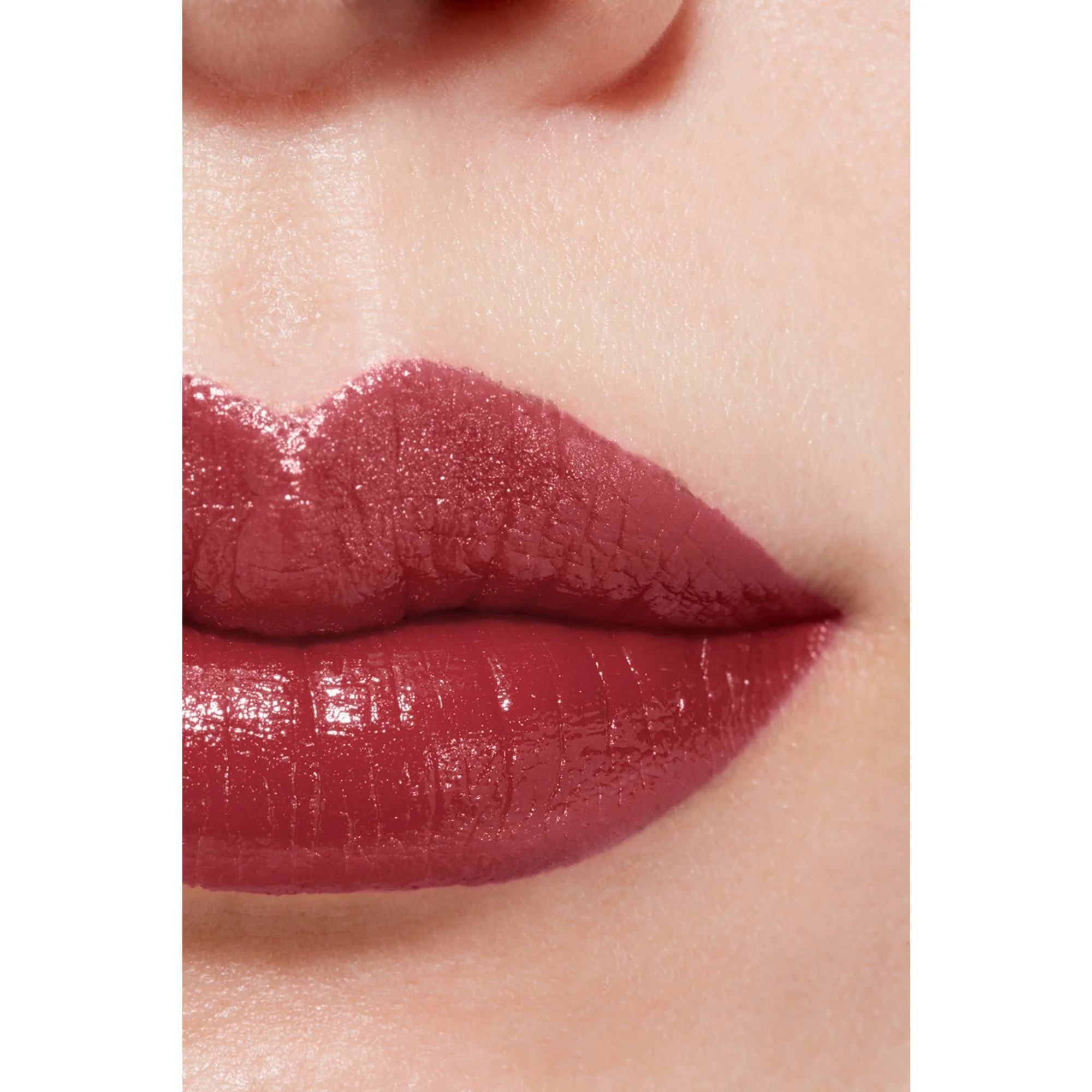 ROUGE ALLURE L'EXTRAIT - LABIAL DE ALTA INTENSIDAD - EXTRACTO LIGERO Y CUIDADOSO - RECARGABLE