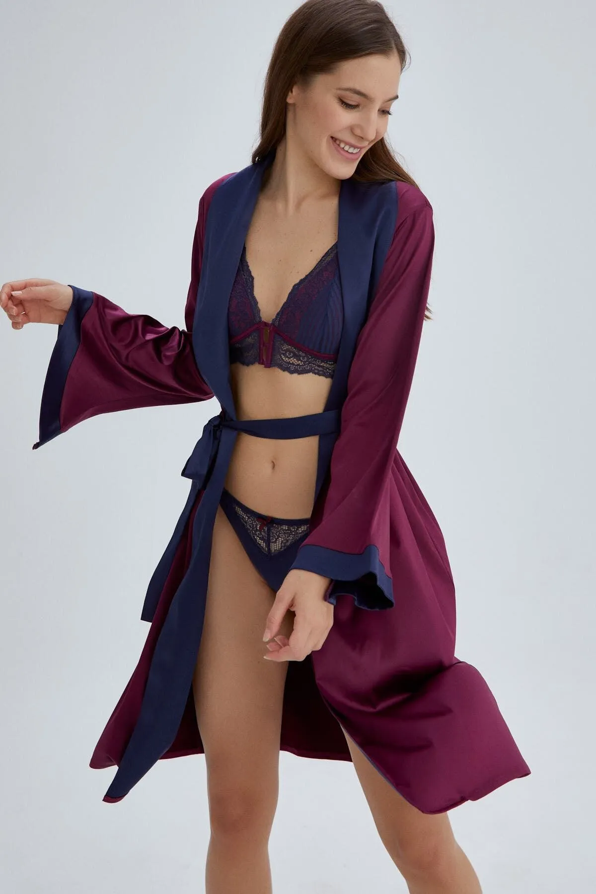 Dagi  Marineblau-bordeauxroter Harley-Kimono-Morgenmantel