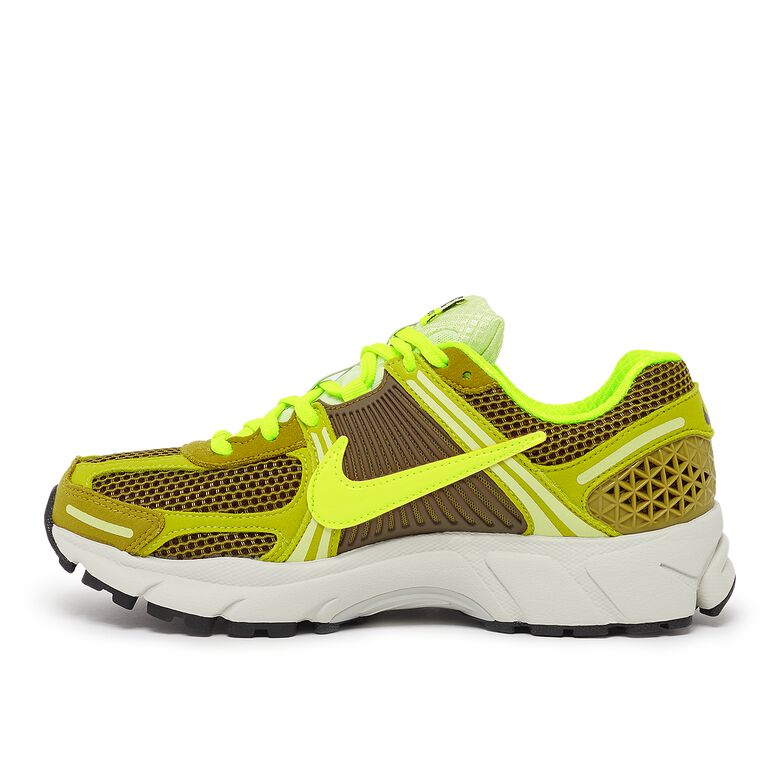 NIKE Wmns Zoom Vomero 5 