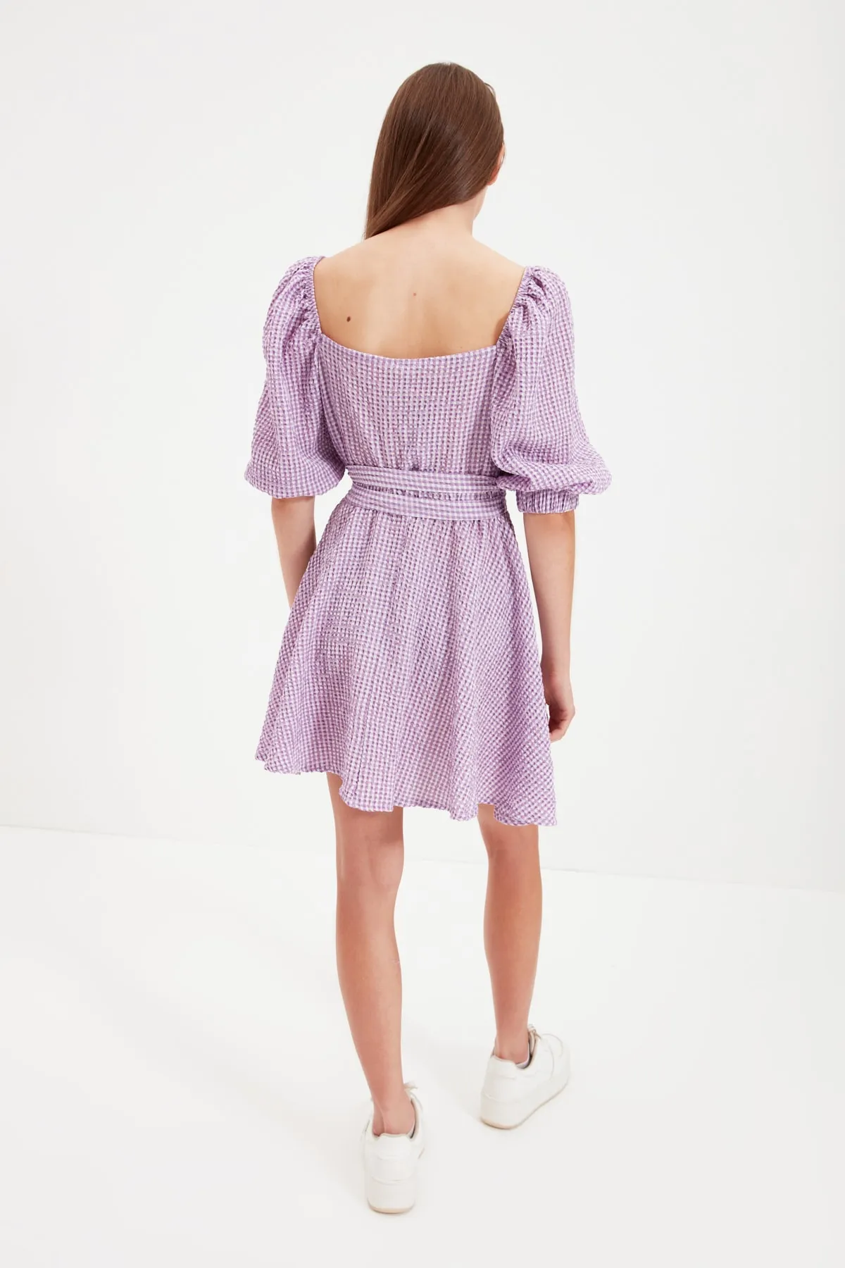 Trendyol Collection  Lila Taille geöffnetes Mini-Webkleid mit quadratischem Kragen TWOAW22EL0051