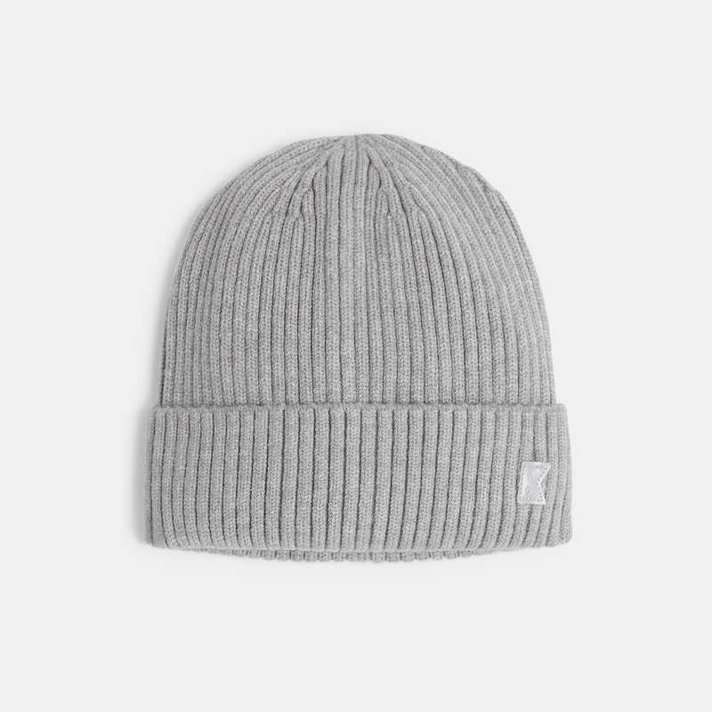 Bonnet en tricot côtelé gris garçon