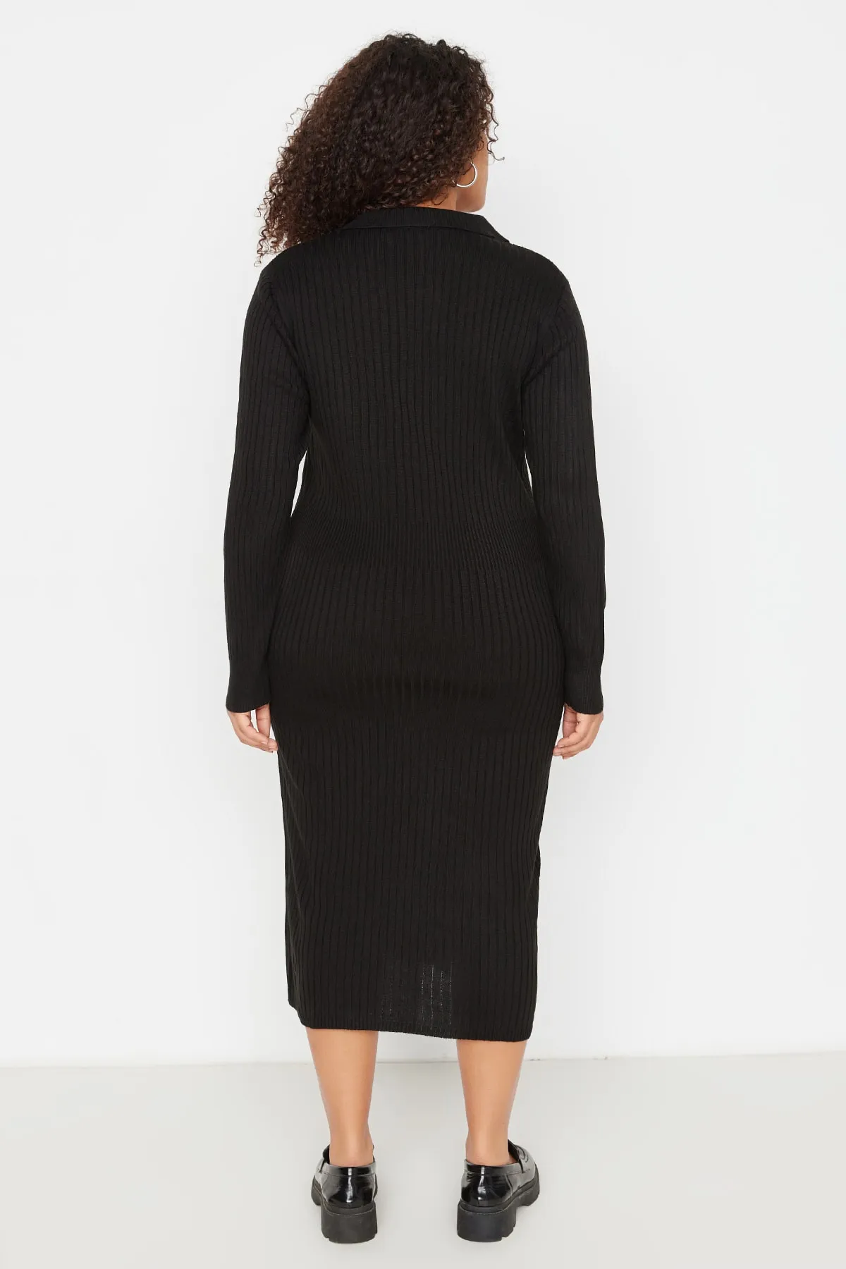 Trendyol Curve  Schwarzes Strickkleid mit Rollkragen