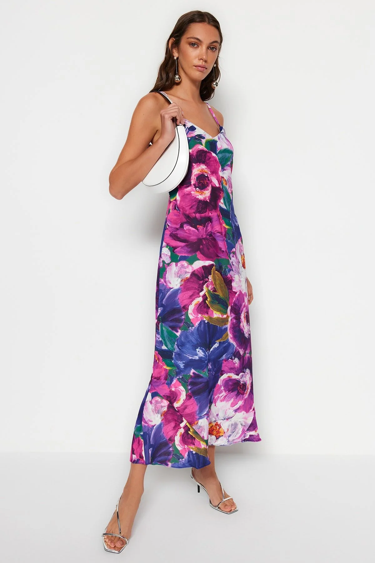 Trendyol Collection  Mehrfarbiges, strukturiertes, gewebtes Midi-Trägerkleid mit Blumenmuster TWOSS23EL02416