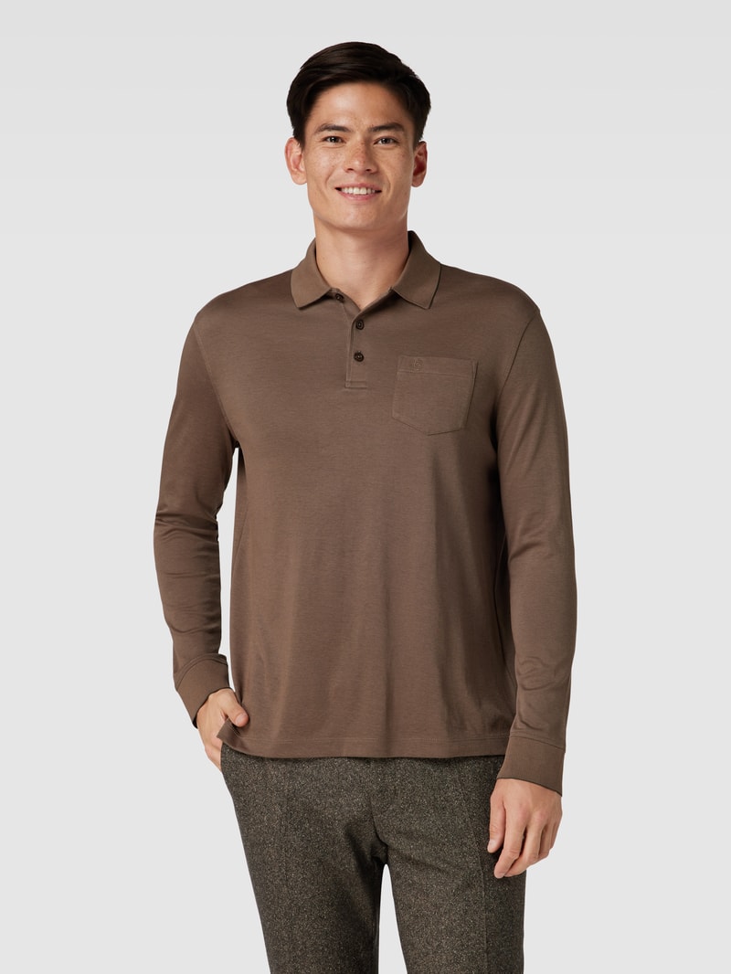 Poloshirt mit Brusttasche in taupe