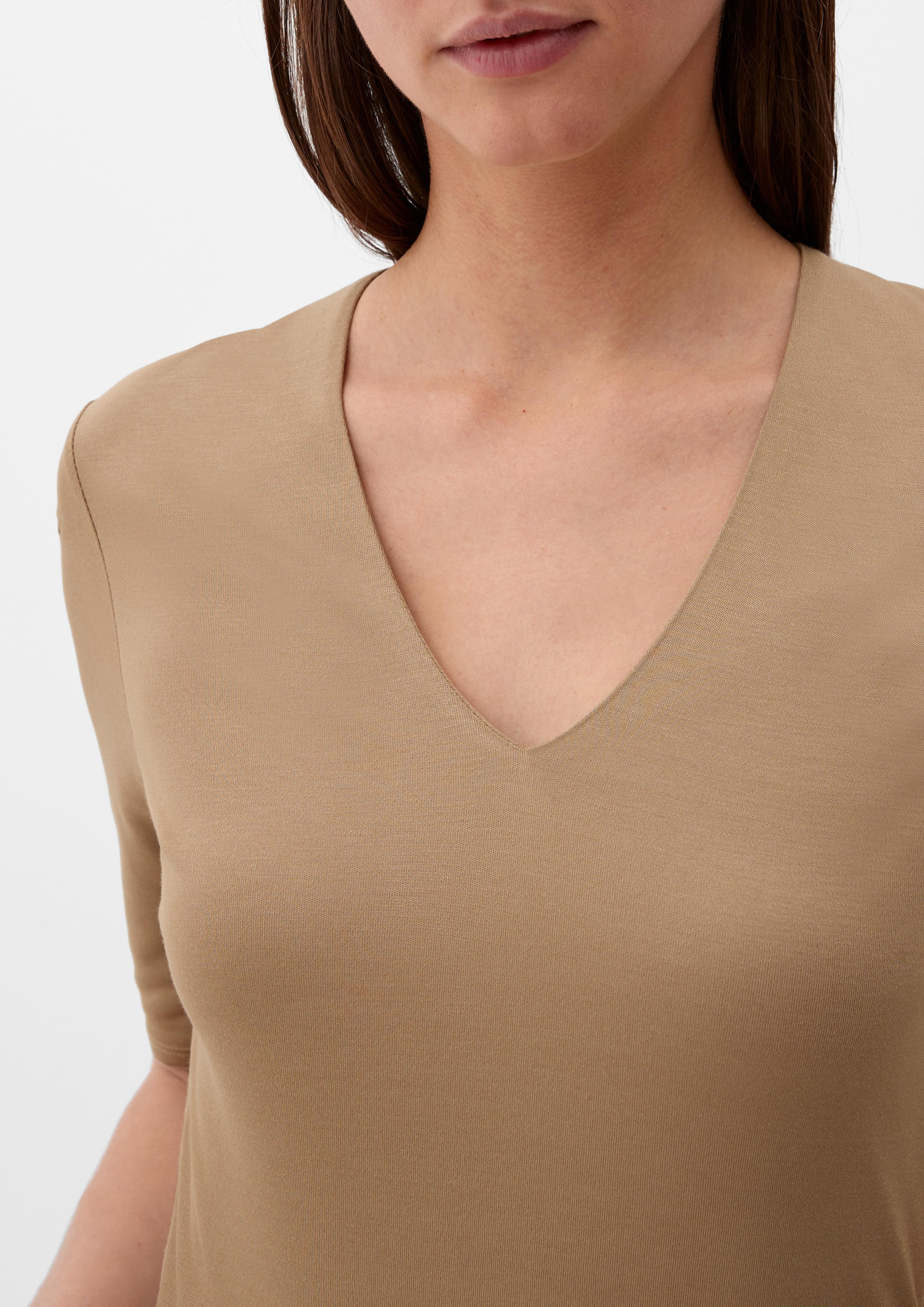 Viskoseshirt mit V-Ausschnitt  2124323-8443