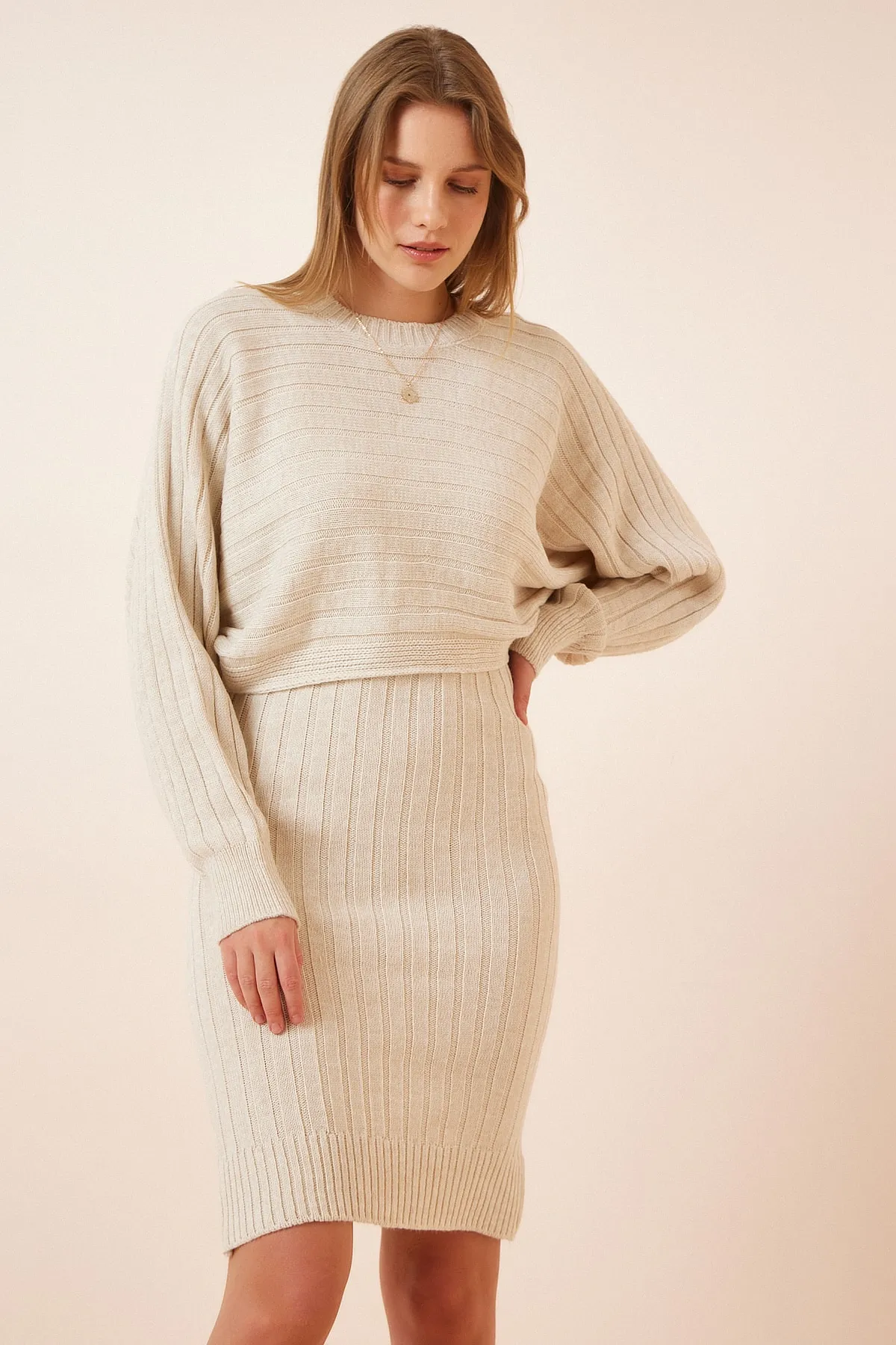 Happiness İstanbul  Cremefarbenes Strickpullover-Kleid-Set für Damen MT00125