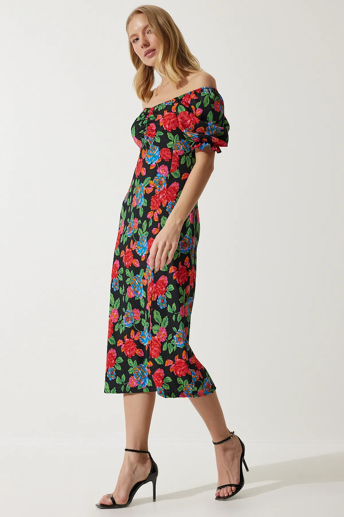 Happiness İstanbul  Rotes Sommerkleid aus Viskose mit elastischem Carmenkragen für Damen MC00172