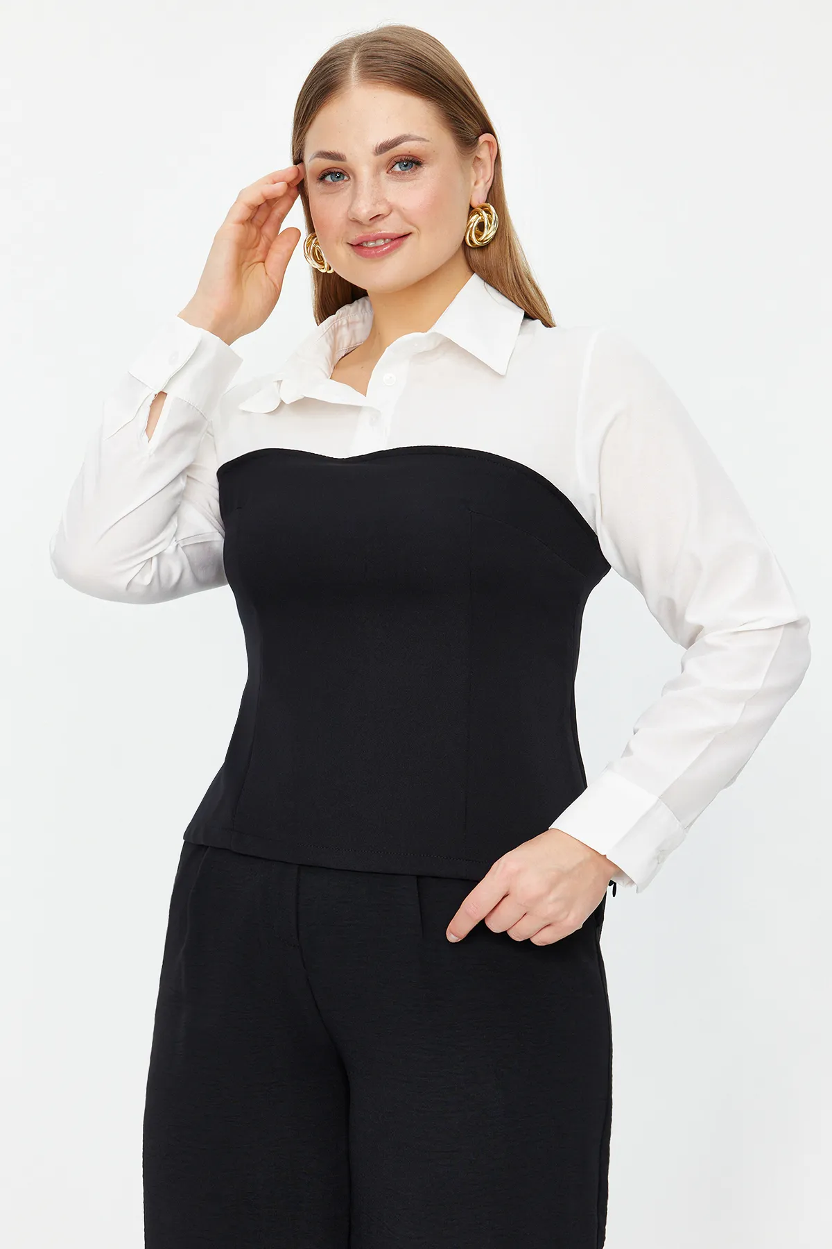 Trendyol Curve  Mehrfarbige gewebte Bluse mit Hemdkragen TBBAW24AF00062
