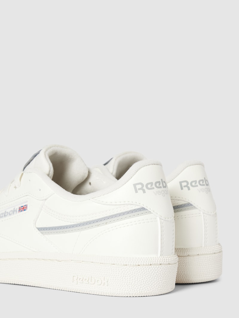 Sneaker mit Label-Details in weiß