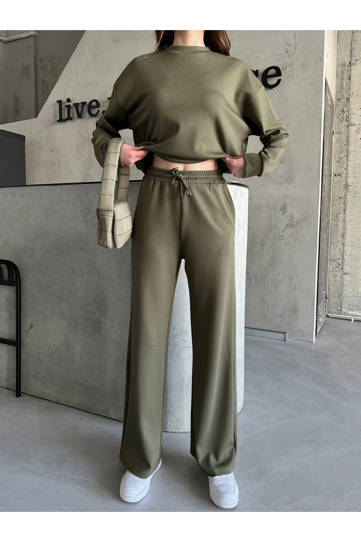 Laluvia  Khakifarbenes Sweat-Hosenset mit weitem Bein