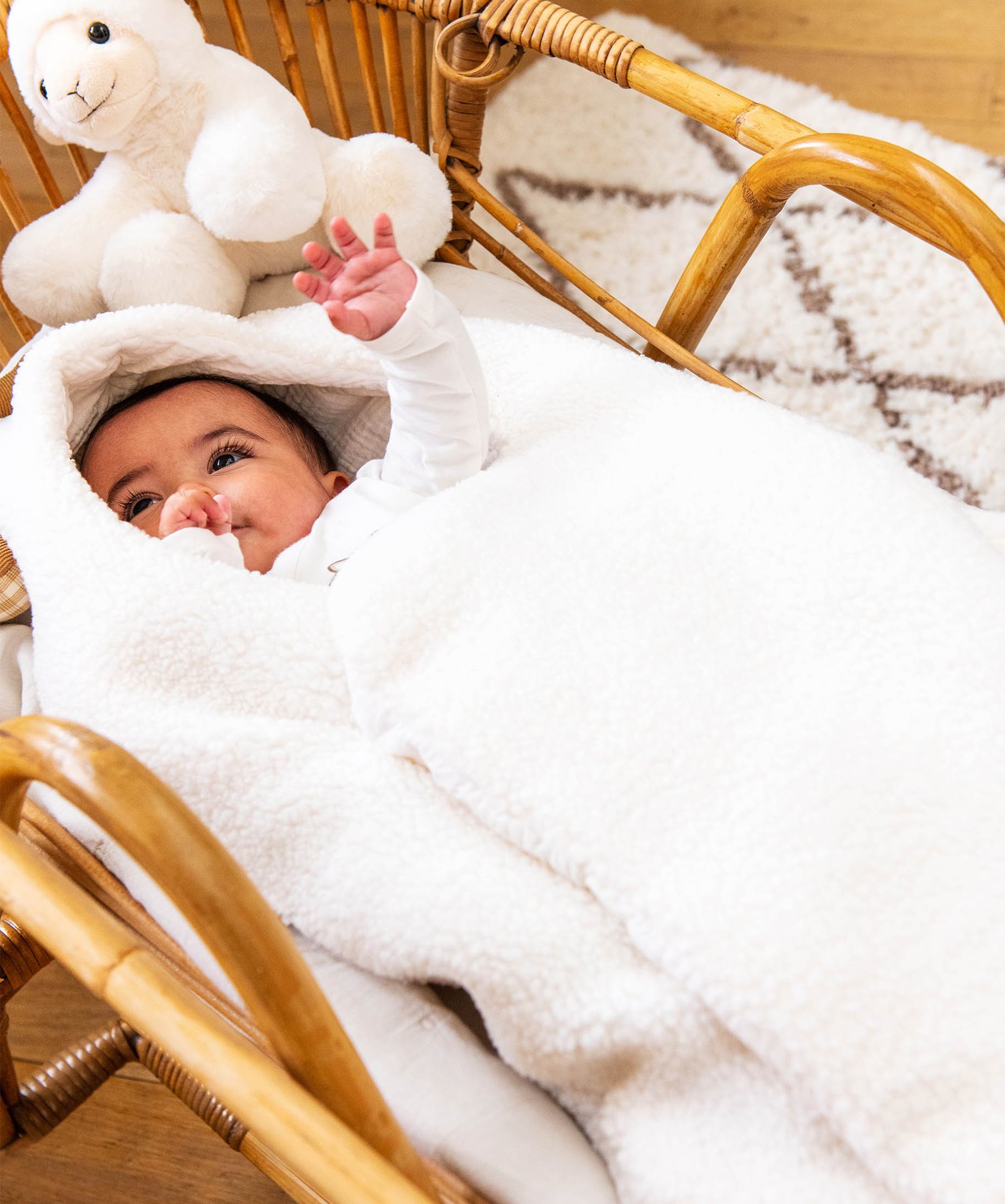 Nid d’ange bébé en sherpa doublé gaze de coton beige | GEMO
