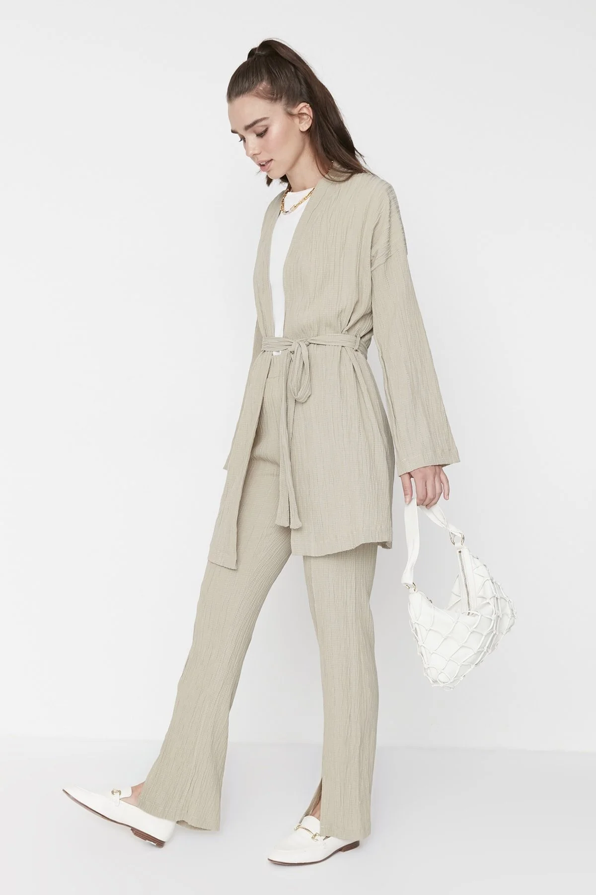 Trendyol Modest  Gewebtes Kimono-Hosen-Set mit Gürtel und Beinschlitz in Stein TCTSS22US00024