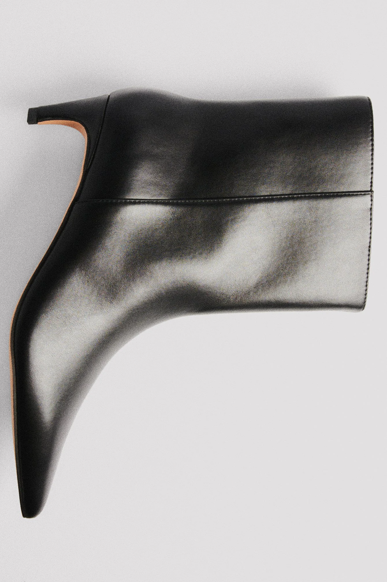 Stiefeletten mit Kitten-Heel-Absatz