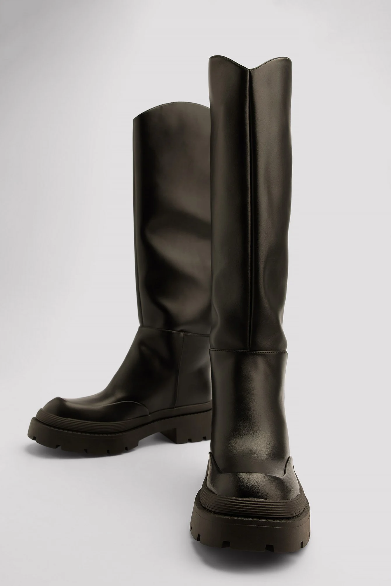 Runde Stiefel mit weitem Schaft